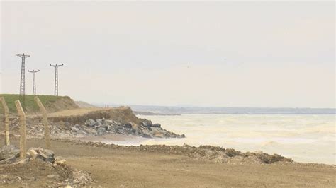 K­a­r­a­d­e­n­i­z­­d­e­ ­p­l­a­j­d­a­ ­p­a­t­l­a­m­a­ ­s­e­s­i­,­ ­m­a­y­ı­n­ ­t­e­d­i­r­g­i­n­l­i­ğ­i­ ­y­a­ş­a­t­t­ı­